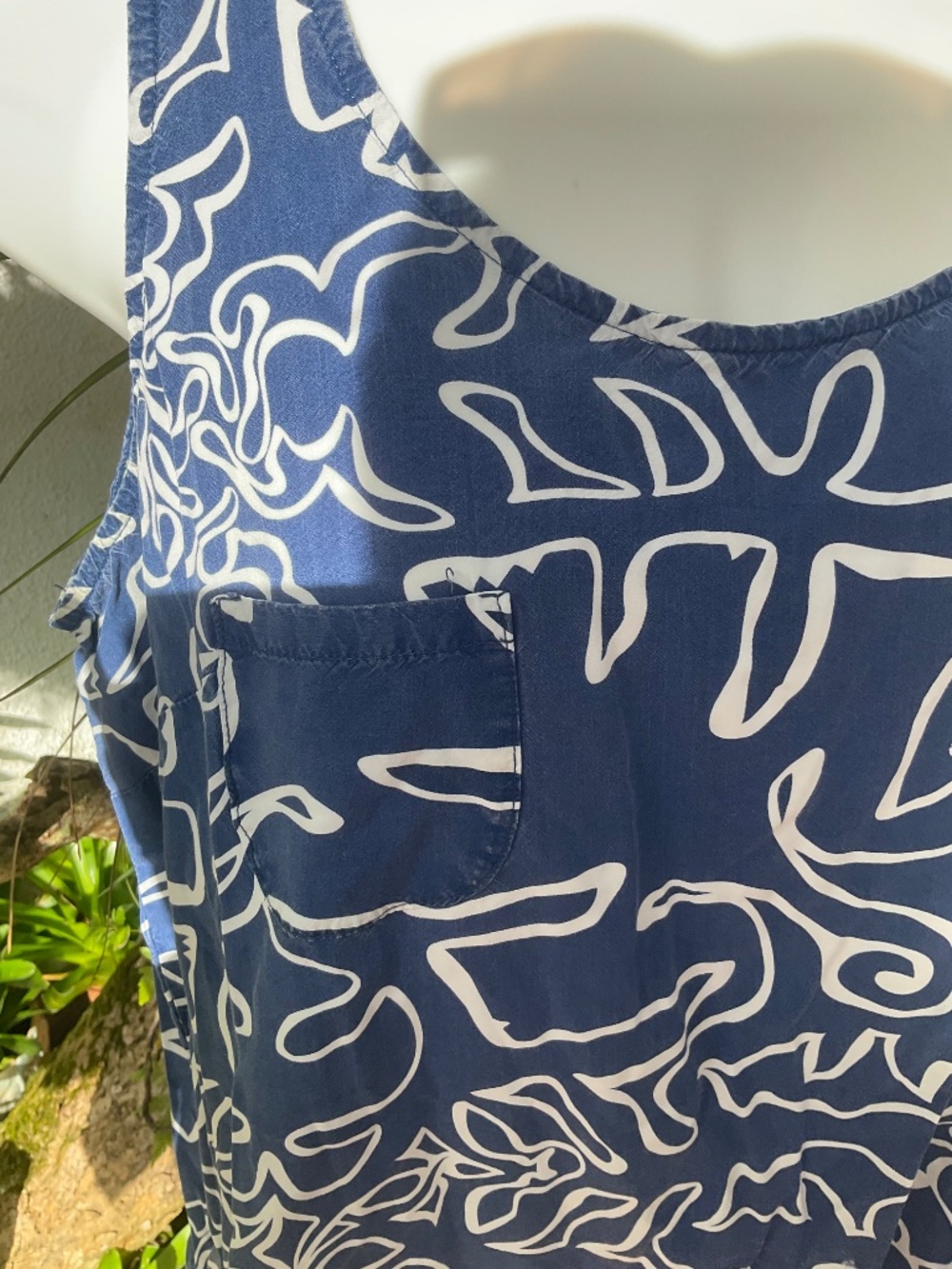 Manuheali’i Blue & White Sleeveless Top Size XL - Picture 3 of 6